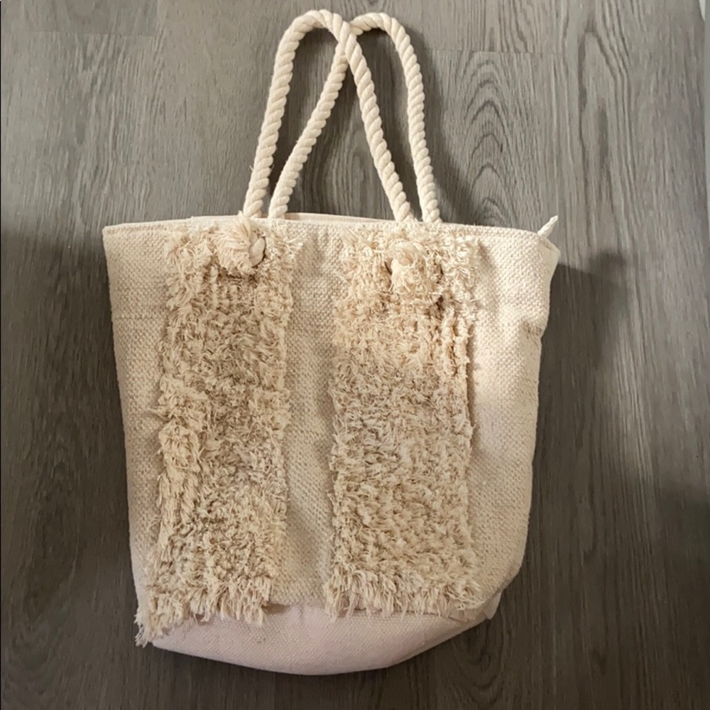Cute dual everyday/beach tote!